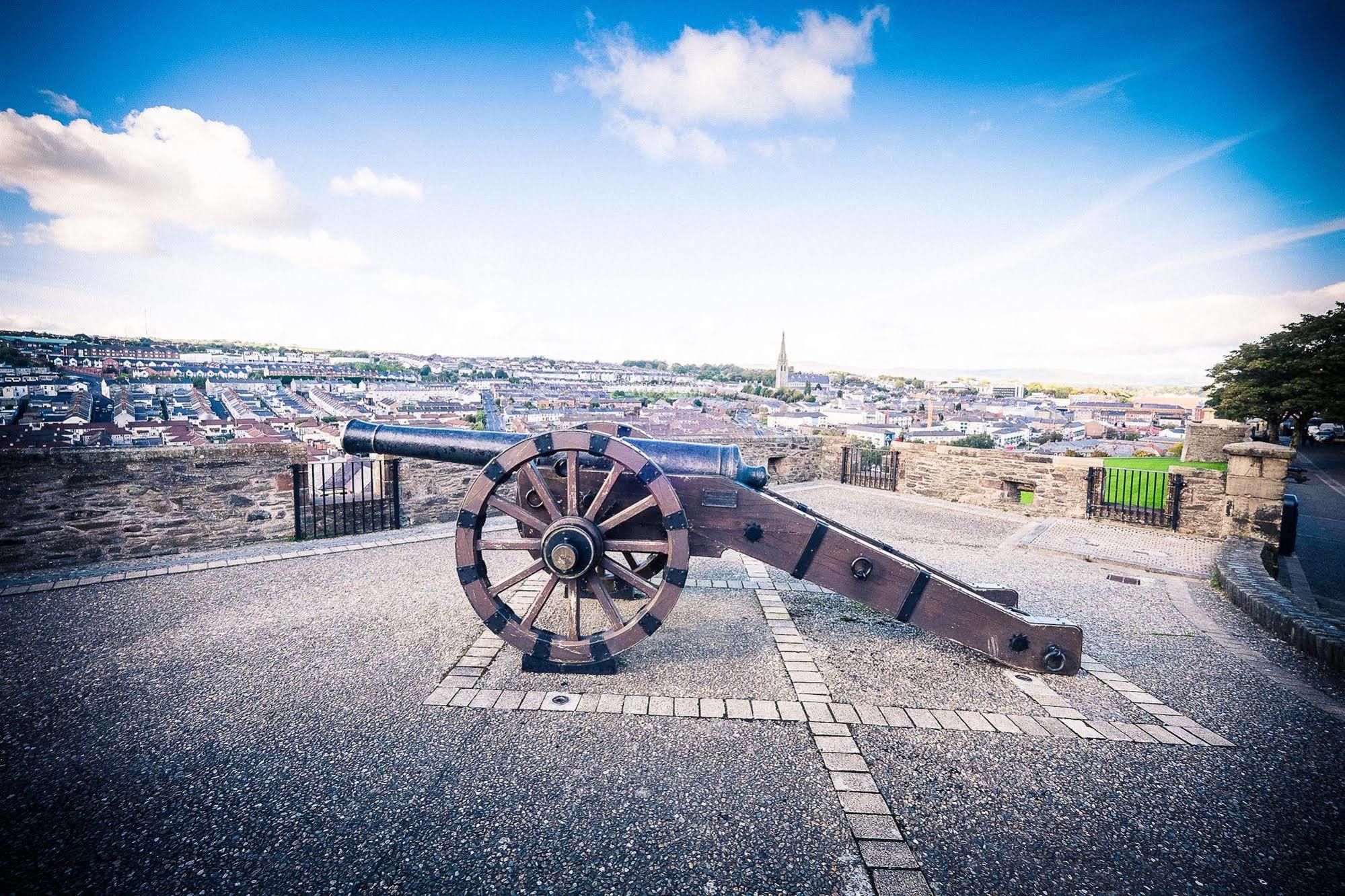 Travelodge Derry Екстер'єр фото